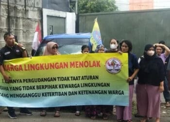 Dinilai Tak Bekontribusi ke Lingkungan, Warga Protes dan Tutup Akses ke Gudang Popok