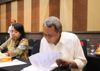RUPS–Wakil Bupati Serang Pandji Tirtayasa, tengah menggelar RUPS bersama BPR Serang. (SIDIK/SATELITNEWS.COM)