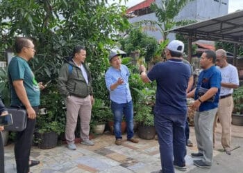 Wakil Ketua DPRD Kota Tangerang Tinjau jalan Sisi Kali Apur