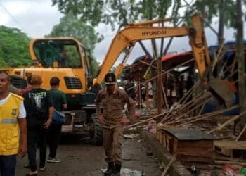 Pemkot Tangerang Gelar Penertiban Besar-besaran PKL di Irigasi Sipon, Kasatpol PP: Insya Allah yang Terakhir