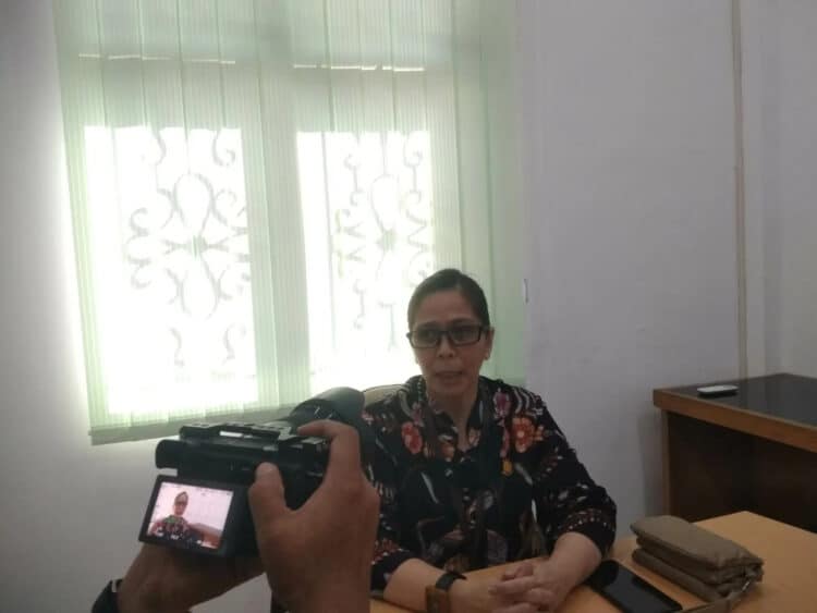 Kajari Pandeglang, Helena Octaviane, saat di wawancara wartawan, di Posko Perempuan dan Anak Kejari Pandeglang, Jumat (24/3/2023). (ISTIMEWA)