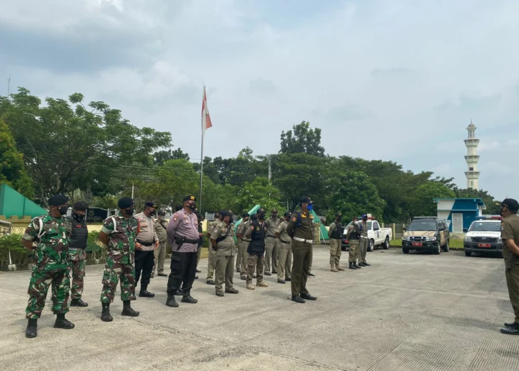ILUSTRASI: Apel gabungan Satpol PP Kabupaten Tangerang bersama perwakilan dari TNI dan Polri di depan kantor Satpol PP. (DOK/SATELIT NEWS)