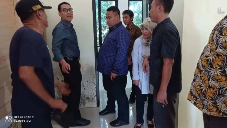 Tim DPRKP Kabupaten Serang, melakukan Sidak Kantor Kecamatan Mancak, Senin (6/3/2023). (SIDIK/SATELITNEWS.COM)