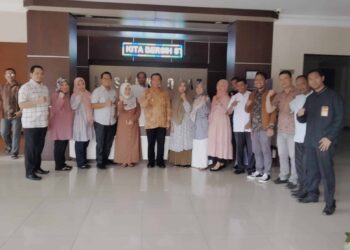 Pj Gubernur Banten Al Muktabar, Sidak Kantor di hari pertama masuk kerja di Bulan Ramadan, Jumat (24/3/2023). (ISTIMEWA)