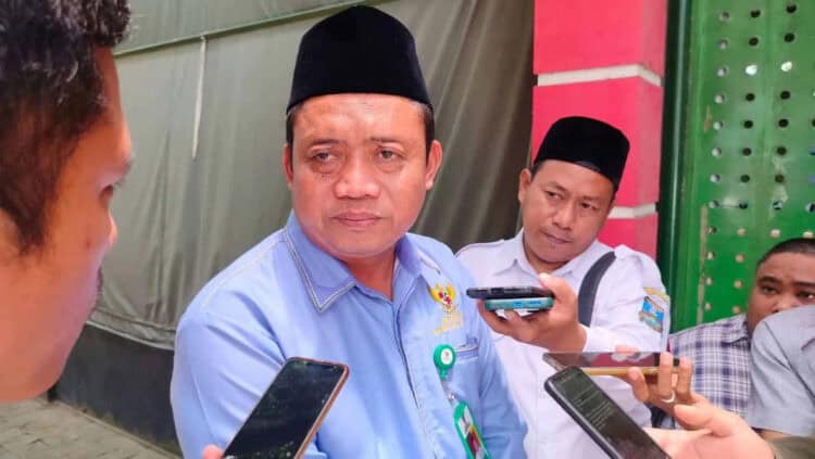 Ketua Baznas Kabupaten Serang, Badrudin, sedang di wawancara. (ISTIMEWA)