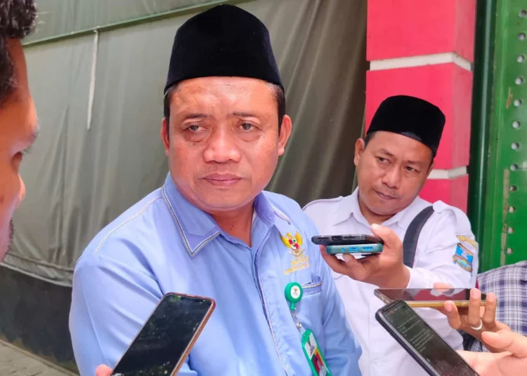 Ketua Baznas Kabupaten Serang, Badrudin, sedang di wawancara. (ISTIMEWA)