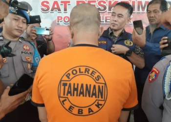 Mantan Kades Tambakbaya, Kecamatan Cibadak, Kabupaten Lebak, dibekuk polisi, atas kasus dugaan penjualan aset negara. (ISTIMEWA)