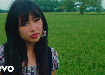 Lirik Lagu Glue - Beabadoobee