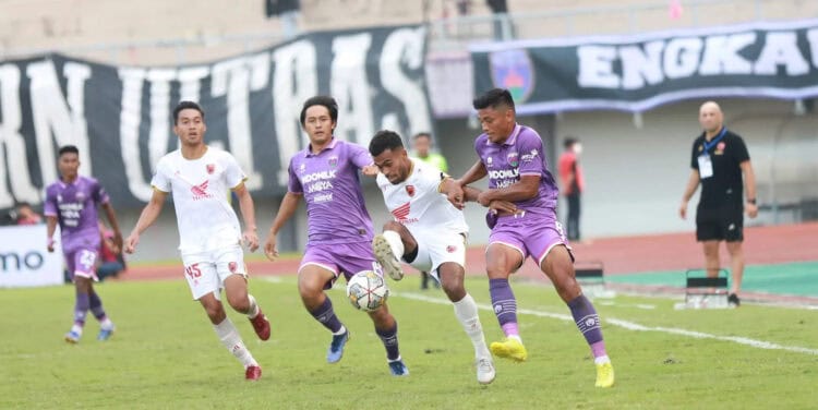 Dapat Satu Poin di Kandang, Luis Tak Kecewa