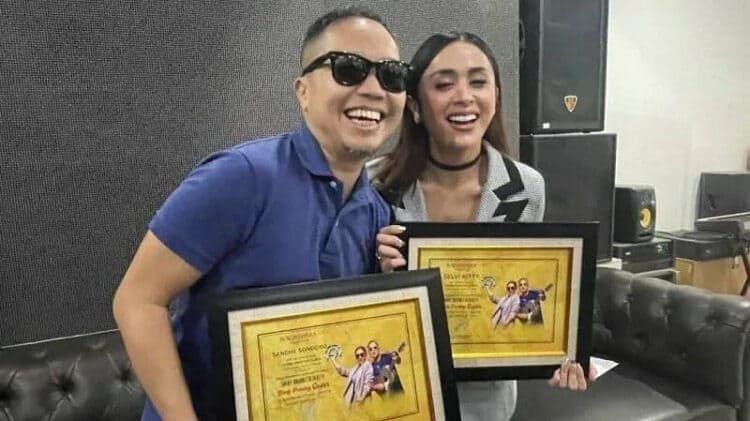 Yang Penting Cuan, Kolaborasi Pop Ringan Sandhy Sondoro-Selvi Kitty