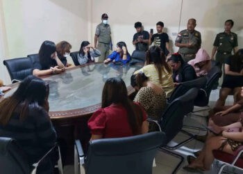 Transaksi lewat Mi Chat, belasan wanita malam diamankan Satpol-PP. (ISTIMEWA)