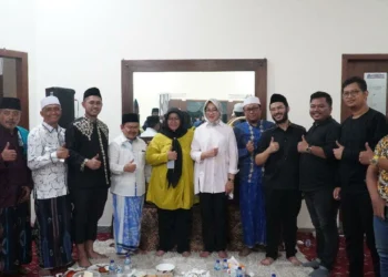 Airin Rachmi Diany, Bakal Calon Gubernur Banten, bersilaturahmi dengan sejumlah tokoh masyarakat dan ulama, di Kota Serang, Kamis (6/4/2023). (ISTIMEWA)