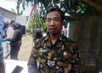 Arlan Marzan, Kepala Dinas PUPR Provinsi Banten, sedang memberikan keterangan. (ISTIMEWA)