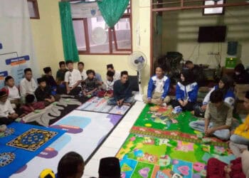 Sekretaris DPC Partai Demokrat Iing Andri Supriadi, bersama jajarannya, Bukber Puasa Ramadhan bersama yatim - piatu dan wartawan Pandeglang, Jumat (14/4/2023). (ISTIMEWA)