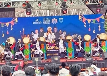 Pementasan Rampak Bedug di acara pembukaan pameran Bazar dan Pameran UMKM, di momentum HUT Pandeglang ke 149, Sabtu (1/4/2023). (ISTIMEWA)