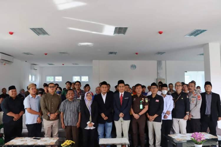 PLENO DPS: KPU Kota Tangsel malakukan pleno DPS terbuka di kantor KPU Kota Tangsel. Selanjutnya KPU akan terus memproses data pemilih sampai menjadi DPT. (BNN)