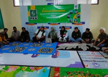 SILATURAHMI - Ketua dan anggota Fraksi PKB DPRD Pandeglang, sedang bersilaturahmi ke Sekretariat Porwan Pandeglang, Rabu (12/4/2023). (ISTIMEWA)