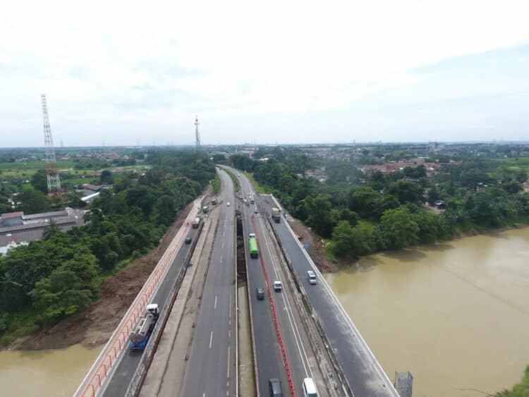 Suasana lalulintas Jalan Tol Tangerang - Merak. (ISTIMEWA)