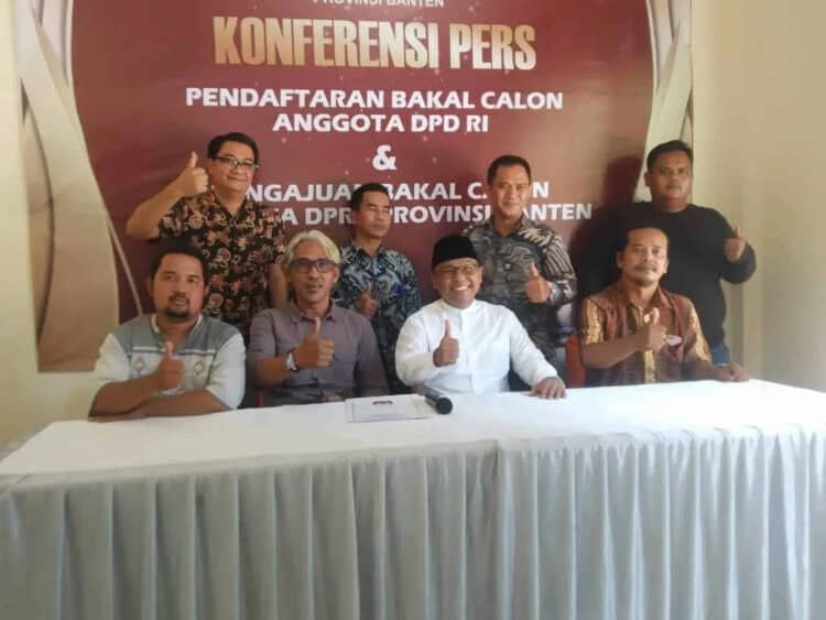 Miftahudin resmi daftar DPD. (LUTHFI/SATELITNEWS.COM)