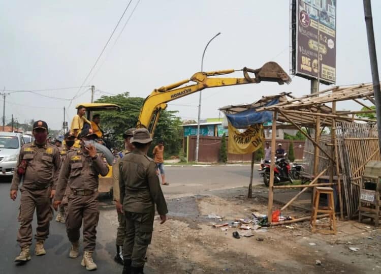 Puluhan Lapak PKL di Sepatan Dibongkar Satpol PP