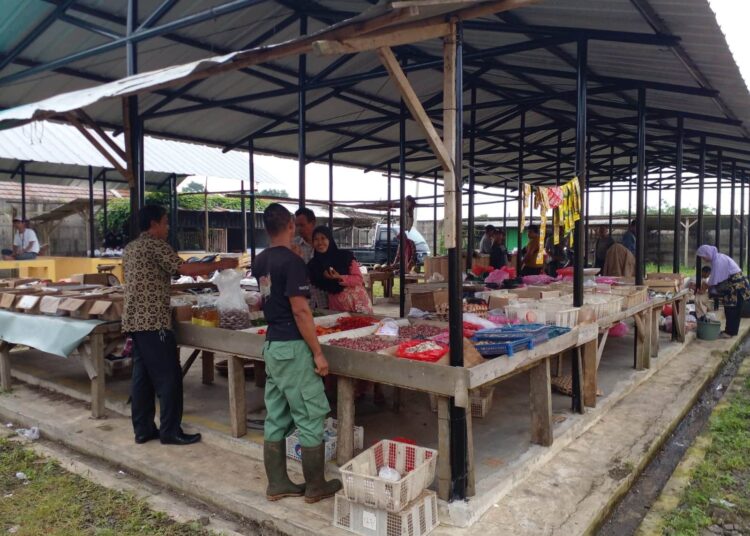 Pasar Tunjung Teja sepi pedagang dan pembeli. (ISTIMEWA)