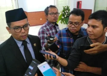 Ketua DPRD Provinsi Banten, Andra Soni, di wawancara sejumlah wartawan. (ISTIMEWA)