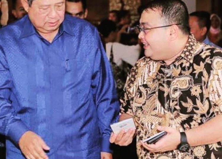 SBY berbincang dengan Muhammad Haris. (ISTIMEWA)
