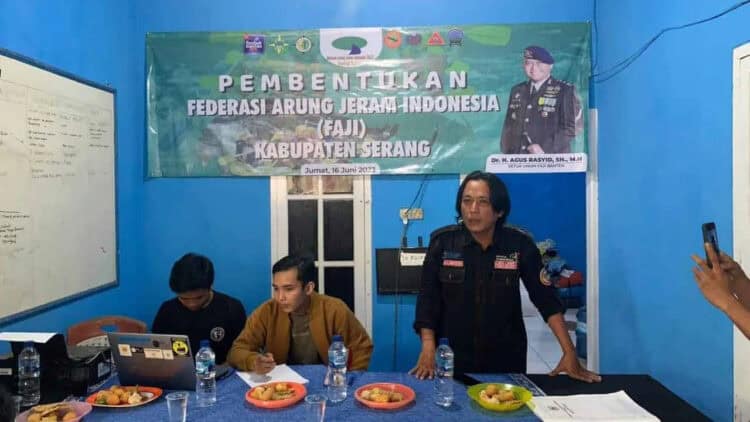 Ketua PAJI Kabupaten Serang terpilih, Lulu Jamaluddin (paling kanan), menyampaikan sambutannya. (ISTIMEWA)