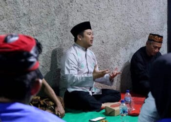 BERKUNJUNG: Wali Kota Tangerang, H. Arief R Wismansyah saat menyambangi Komunitas Kaum Pesisir Cisadane Blantika Orang Seni dan Sosial (KPC Blosso), Jum'at (16/06/2023). (ISTIMEWA)