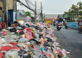 Masyarakat Minta Agar Tumpukan Sampah di Jalan Ahmad Dahlan Cipondoh Diatasi