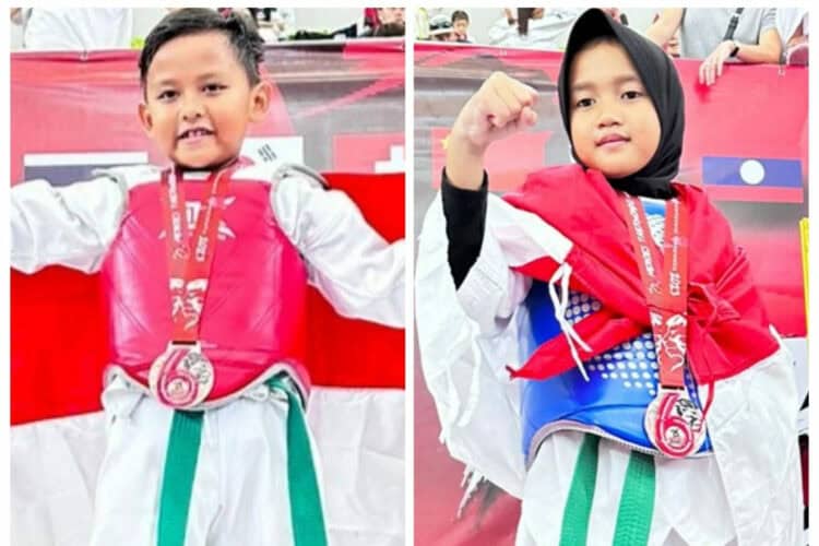 RAIH MEDALI PERUNGGU–Dua atlet Pra Cadet dari FightandFun Club Kota Serang, asuhan dari Sabeum Ananda Amellia, sukses menyabet medali perunggu dalam kejuaraan internasional. Kejuaraan tersebut yaitu, Taekwondo The 6th Heroes Taekwondo International Competition, yang di laksanakan di Bangkok, Thailand (John Paul II Sport Center, Assumption University Of Thailand). (ISTIMEWA)