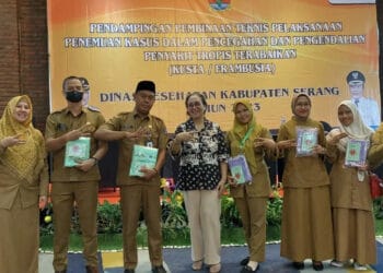 RAKOR–Para pegawai Dinkes Kabupaten Serang, berfoto bersama usai menggelar Rapat Koordinasi (Rakor) penanganan penyakit kusta, belum lama ini. (ISTIMEWA)