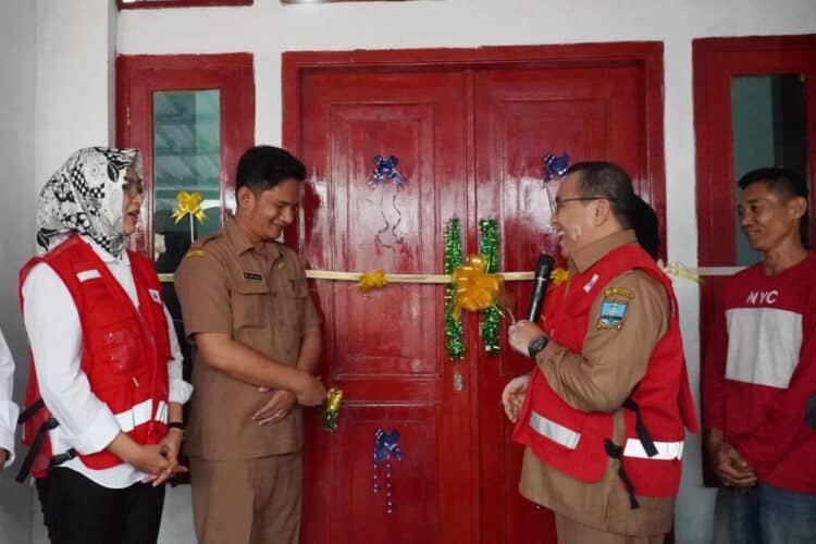 Airin Tinjau Rumah Hasil Donasi Warga Tangsel di Kota Serang