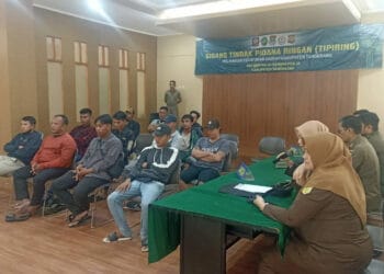 PROSES SIDANG: Situasi sidang tindak pidana ringan kepada para pemilik depot jamu yang terjaring razia Satpol PP Kabupaten Tangerang. (ISTIMEWA)