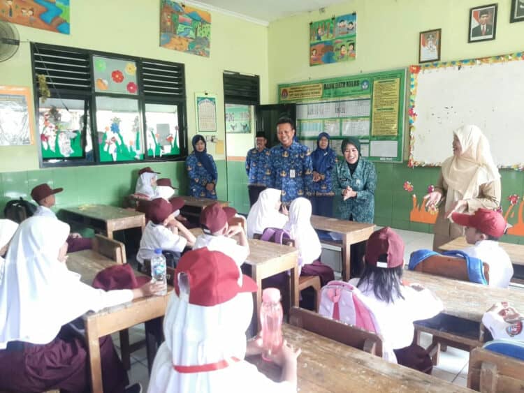 Hari pertama masuk sekolah, sejumlah SD dan SMP di Kabupaten Serang belum memenuhi kuota, Senin (17/7/2023). (ISTIMEWA)