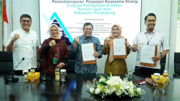 PENANDATANGANAN KERJASAMA - Bupati Pandeglang Irna Narulita, usai menandatangani perjanjian kerjasama terkait pembangunan RTLH. (ISTIMEWA)