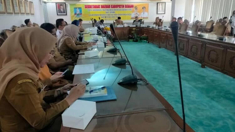 RAKOR - Rapat Koordinasi (Rakor) tim pengendali inflasi daerah (TPID) Kabupaten Serang dalam rangka menjaga stabilitas harga bahan pokok pasca hari raya idul adha, Senin (31/7/2023). (ISTIMEWA)