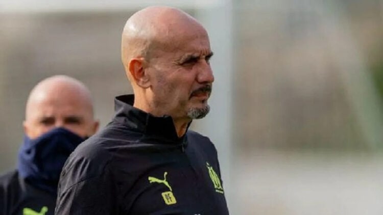 Pukul Pemain, Asisten Pelatih di Liga Brasil Dipecat