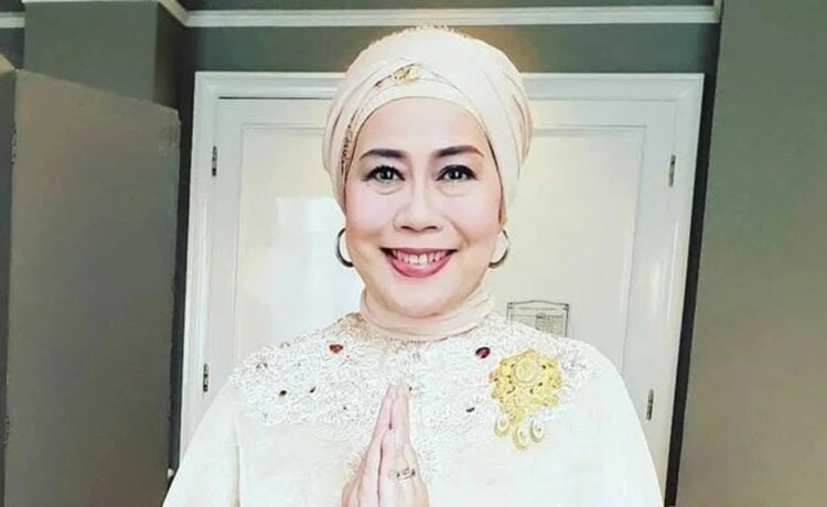 Dewi Yull Ogah Bahas Kondisi Kesehatan Ray Sahetapy