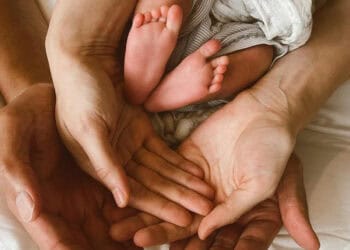 Julie Estelle Umumkan Kelahiran Anak Pertama