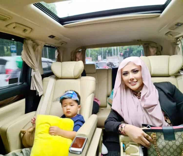 Masuk Daftar Artis Terkaya di Indonesia, Rey Utami Bungkam