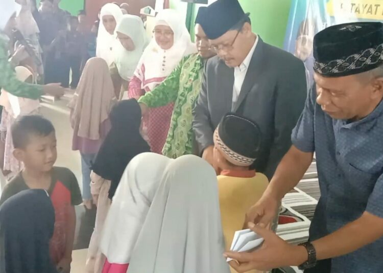 PENGAJIAN RUTIN–Pengurus Wilayah Nahdatul Ulama (PWNU) Provinsi Banten, secara rutin mengadakan pengajian bersama masyarakat sekaligus santunan anak yatim. (ISTIMEWA)