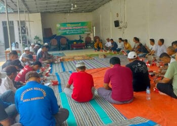Komunitas Gilingan Padi se-Banten, melakukan musyawarah terkait keberadaan PT Wilmar, yang menguasai gabah petani. Musyawarah dilaksanakan di Ciruas, Minggu (6/8/2023). (ISTIMEWA)