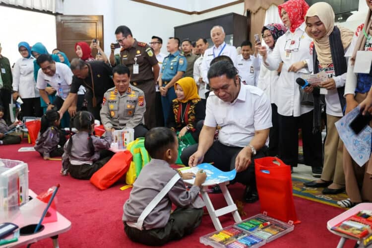 Pj Gubernur Banten Al Muktabar,hadiri puncak Hari Anak Nasional ke 39 dan Hari Keluarga Nasional ke 30. (ISTIMEWA)