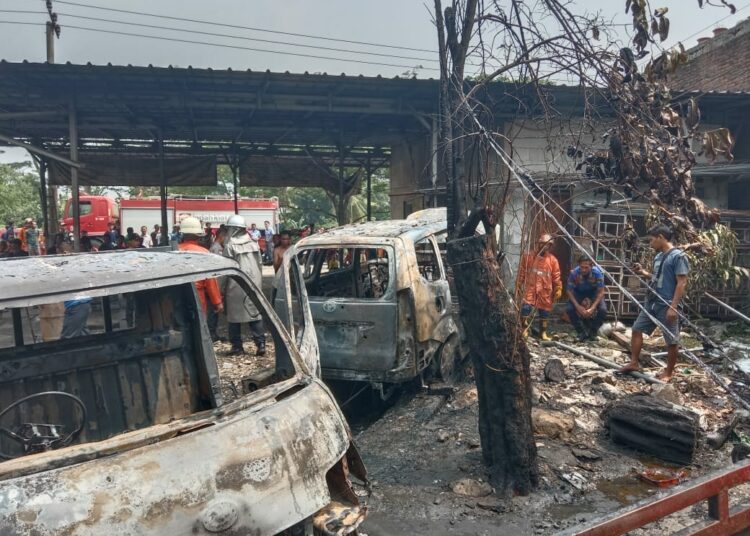 4 Mobil terbakar di Kibin, Kabupaten Serang. (ISTIMEWA)