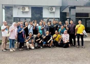 Para tenaga honorer di lingkungan Pemkab Pandeglang, siap berangkat ke Jakarta, Senin (7/8/2023), untuk berunjukrasa memperjuangkan nasib mereka. (ISTIMEWA)
