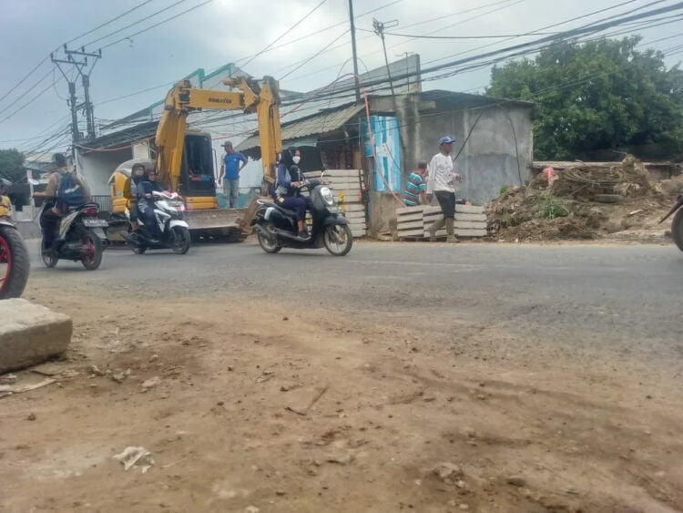 Pembangunan Drainase di Labuan Kabupaten Pandeglang, masih berjalan. (ISTIMEWA)