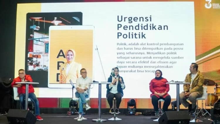 POLTALK: Airin Rachmi Diany saat menjadi pembicara dalam acara Politalk Fest “Politik dan Anak Muda Jawaban Masa Depan Indonesia” yang digelar Purna Paskibraka Indonesia Jakarta Pusat (PPIJP), di Jakarta Pusat, Jum'at (18/8/2023). (ISTIMEWA)