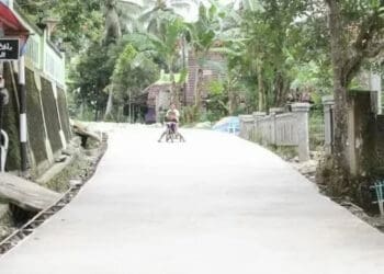 SELESAI DIBANGUN - Ruas jalan Pasir Jaksa, Kecamatan Koroncong, selesai dibangun tahun 202 lalu. Jalan itu menjadi salah satu temuan dalam LHP BPK atas LKPD. (ISTIMEWA)