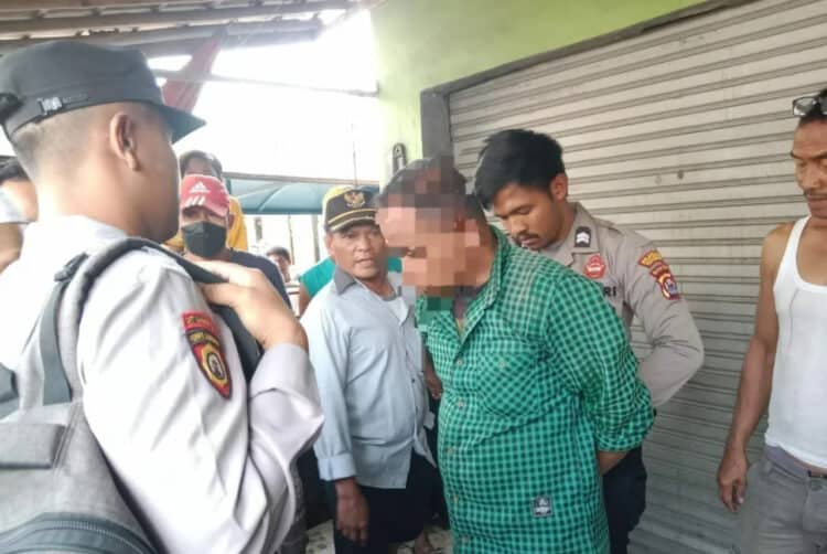 DITANGKAP: Seorang pria yang hendak mencuri uang kotak amal di Mushola Al-Hasanah Kampung Kalong RT 09/02, Desa Pasir Gitung, Kecamatan Jayanti, ditangkap Kepolisian Sektor Cisoka. (ISTIMEWA)